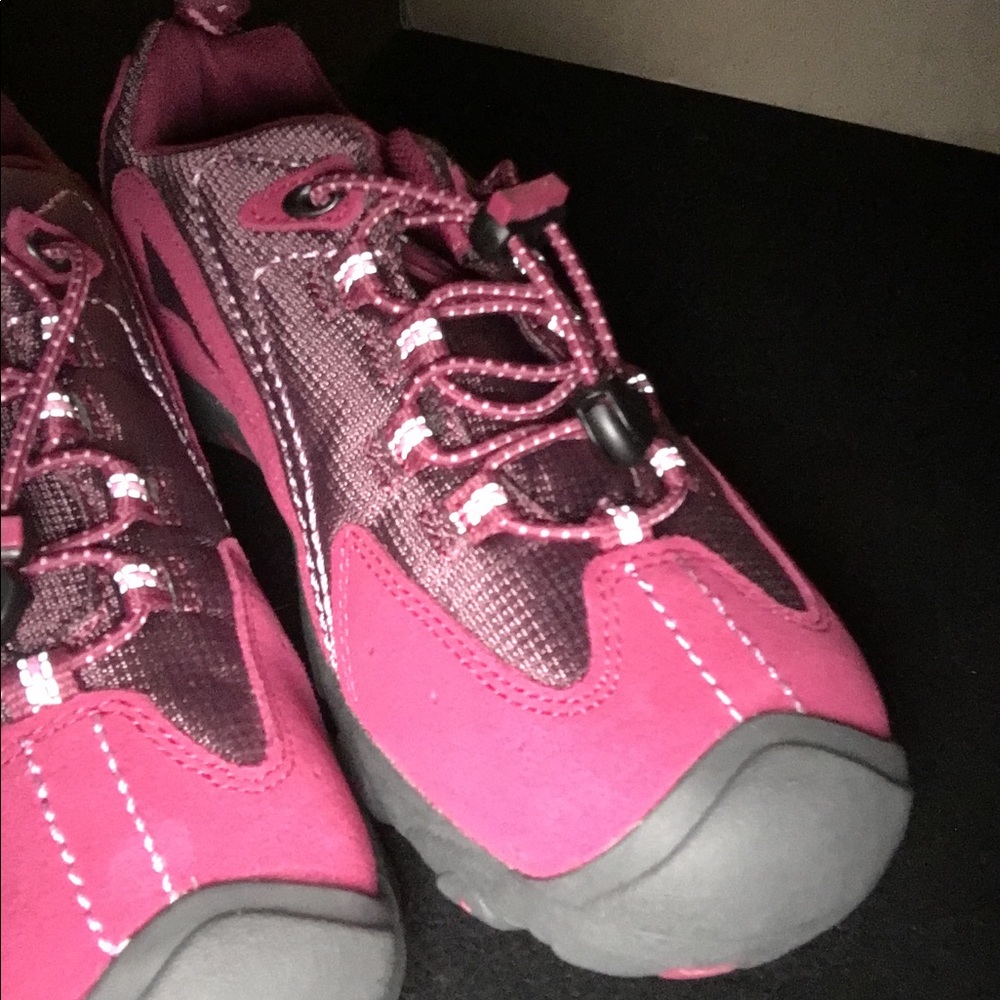 Keen Hiking Shoes Youth size 6/Woman’s 7.5